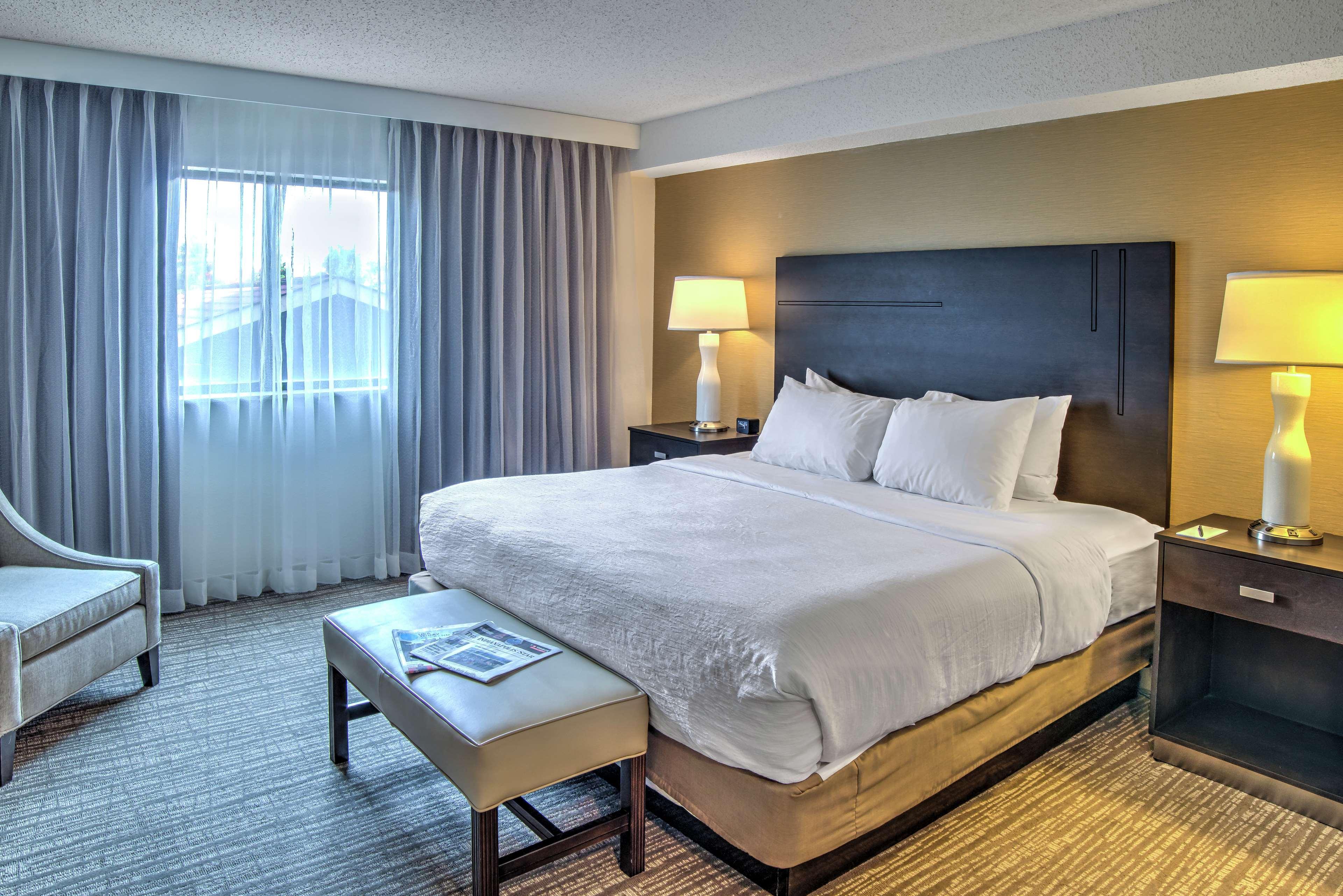 Embassy Suites By Hilton Indianapolis North Екстер'єр фото